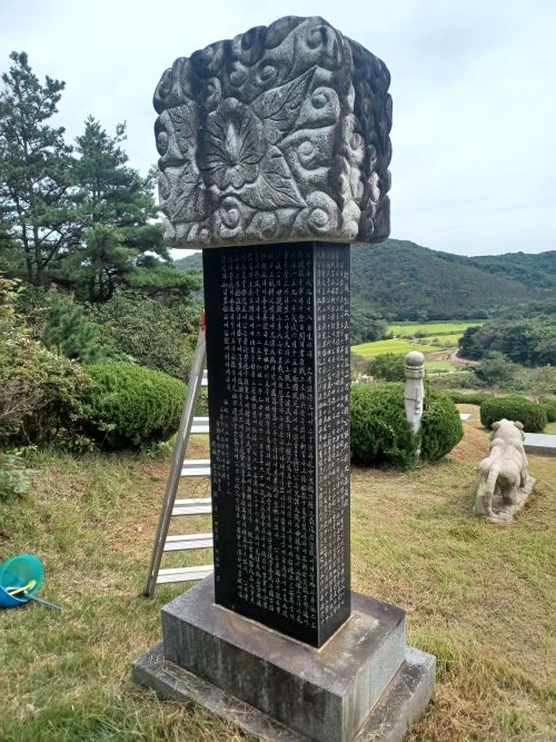 주벽비석-세척전 (2)축소.jpg